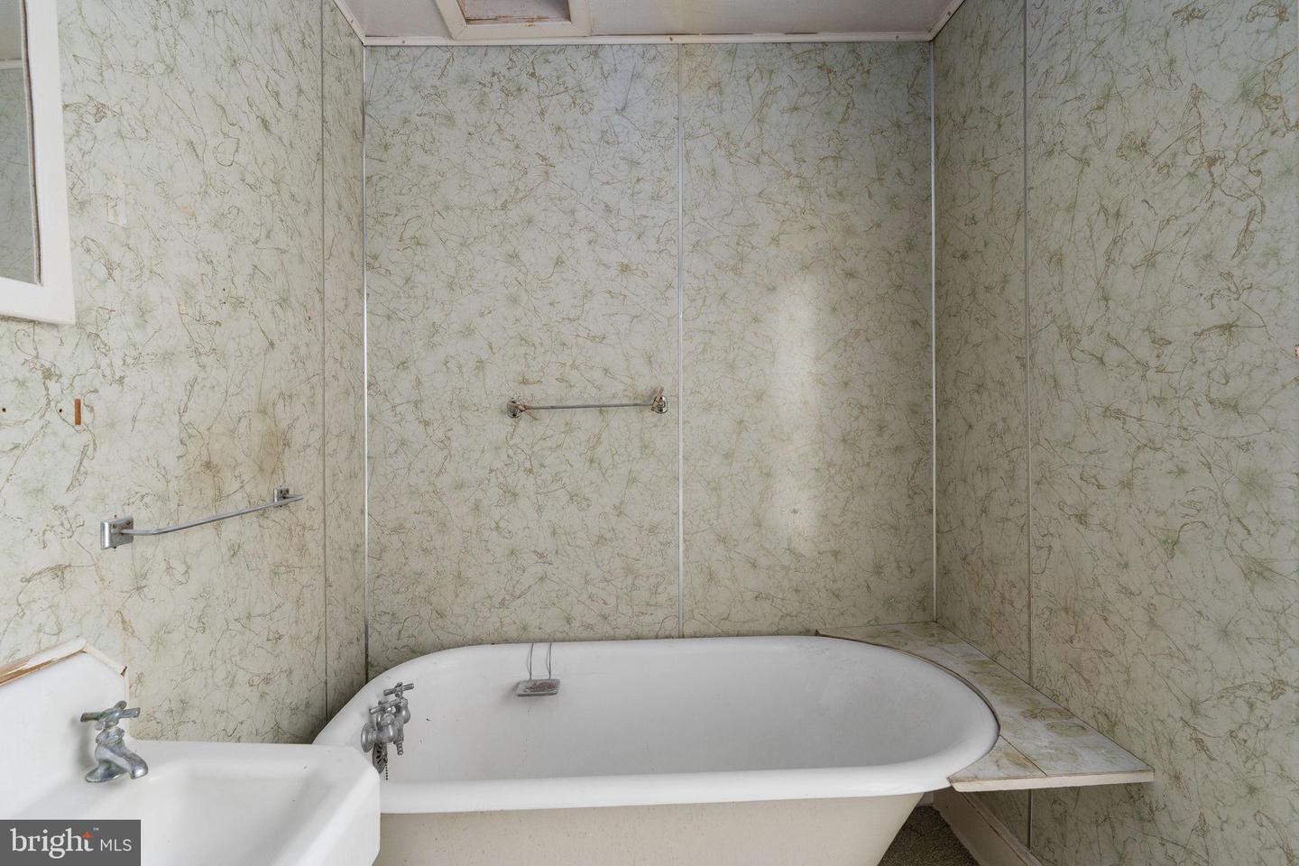 2510 CHARLES ST, FREDERICKSBURG, Virginia 22401, 2 Bedrooms Bedrooms, 3 Rooms Rooms,1 BathroomBathrooms,Residential,For sale,2510 CHARLES ST,VAFB2009722 MLS # VAFB2009722