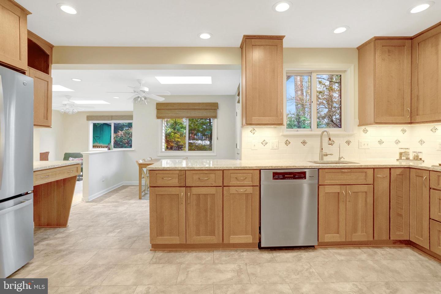 8816 VICTORIA RD, SPRINGFIELD, Virginia 22151, 4 Bedrooms Bedrooms, ,2 BathroomsBathrooms,Residential,For sale,8816 VICTORIA RD,VAFX2292896 MLS # VAFX2292896