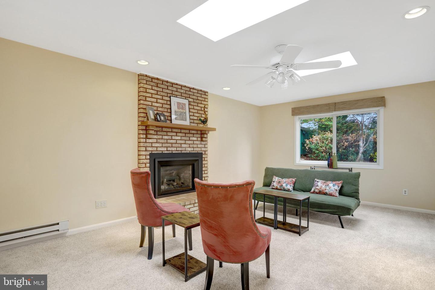 8816 VICTORIA RD, SPRINGFIELD, Virginia 22151, 4 Bedrooms Bedrooms, ,2 BathroomsBathrooms,Residential,For sale,8816 VICTORIA RD,VAFX2292896 MLS # VAFX2292896