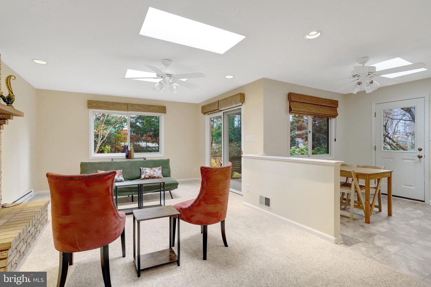 8816 VICTORIA RD, SPRINGFIELD, Virginia 22151, 4 Bedrooms Bedrooms, ,2 BathroomsBathrooms,Residential,For sale,8816 VICTORIA RD,VAFX2292896 MLS # VAFX2292896