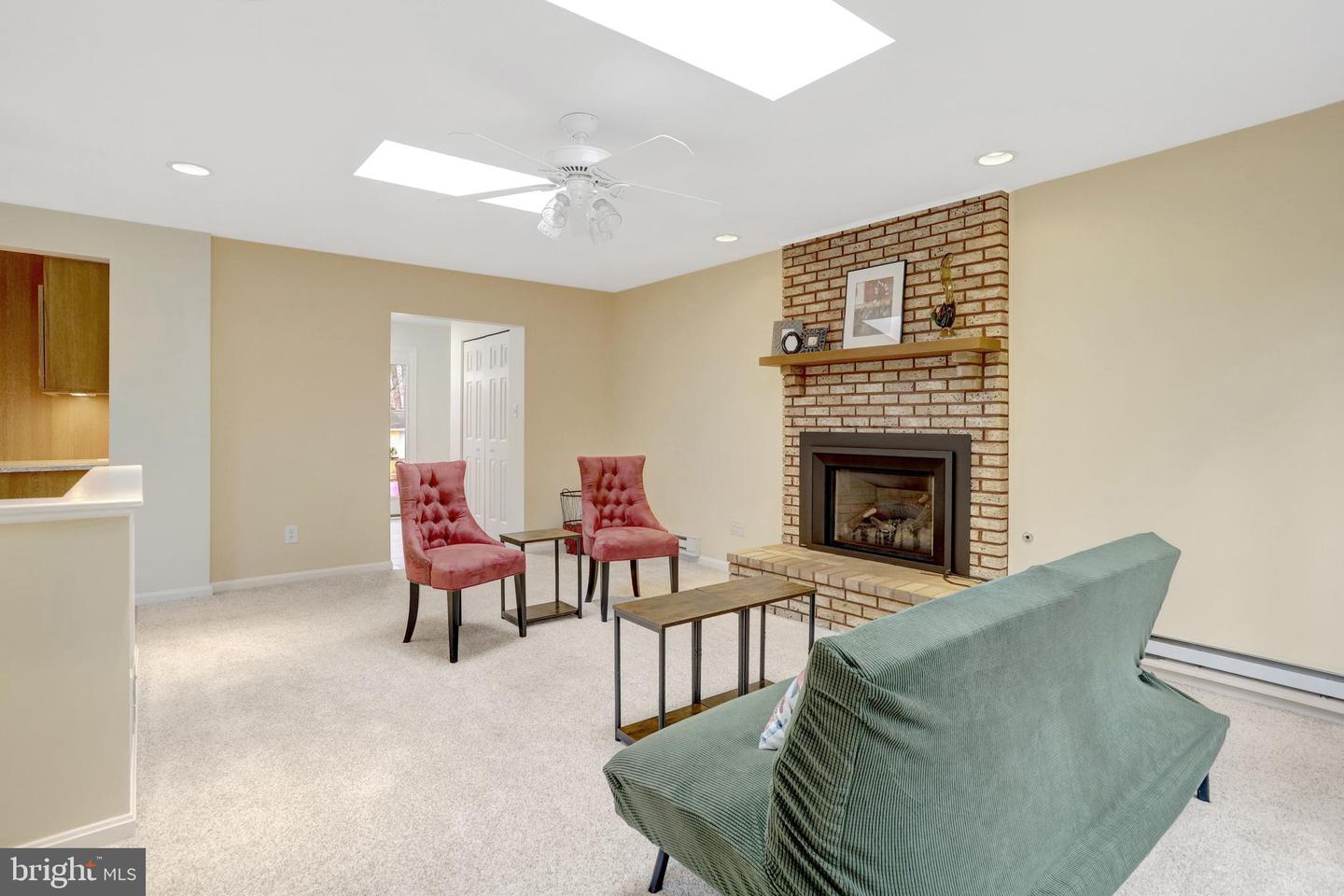 8816 VICTORIA RD, SPRINGFIELD, Virginia 22151, 4 Bedrooms Bedrooms, ,2 BathroomsBathrooms,Residential,For sale,8816 VICTORIA RD,VAFX2292896 MLS # VAFX2292896