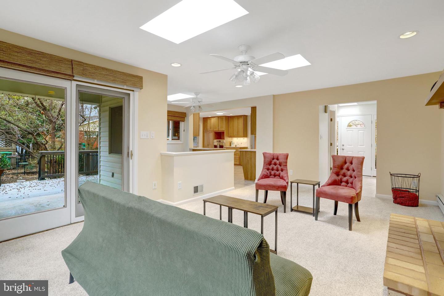 8816 VICTORIA RD, SPRINGFIELD, Virginia 22151, 4 Bedrooms Bedrooms, ,2 BathroomsBathrooms,Residential,For sale,8816 VICTORIA RD,VAFX2292896 MLS # VAFX2292896