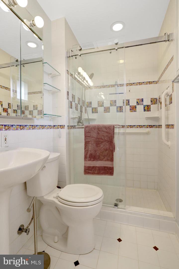 8816 VICTORIA RD, SPRINGFIELD, Virginia 22151, 4 Bedrooms Bedrooms, ,2 BathroomsBathrooms,Residential,For sale,8816 VICTORIA RD,VAFX2292896 MLS # VAFX2292896