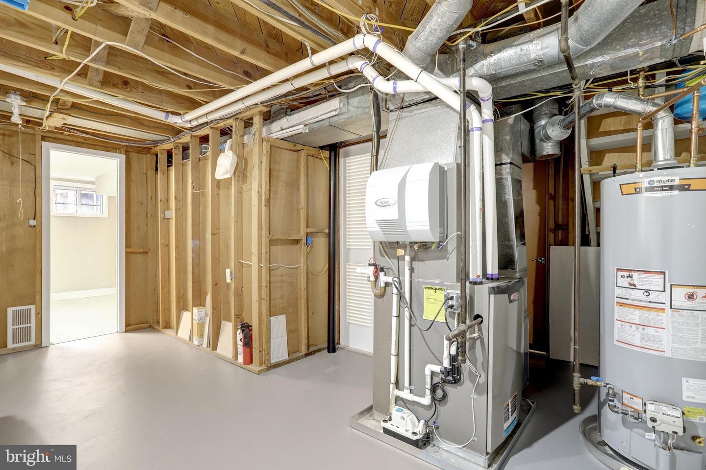 8816 VICTORIA RD, SPRINGFIELD, Virginia 22151, 4 Bedrooms Bedrooms, ,2 BathroomsBathrooms,Residential,For sale,8816 VICTORIA RD,VAFX2292896 MLS # VAFX2292896