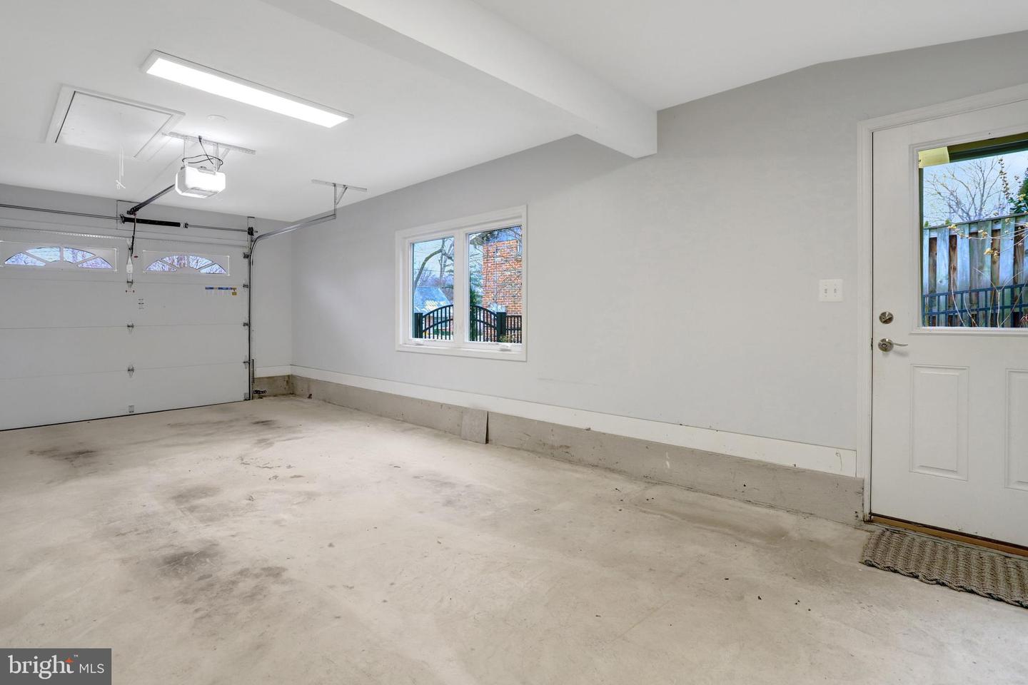 8816 VICTORIA RD, SPRINGFIELD, Virginia 22151, 4 Bedrooms Bedrooms, ,2 BathroomsBathrooms,Residential,For sale,8816 VICTORIA RD,VAFX2292896 MLS # VAFX2292896