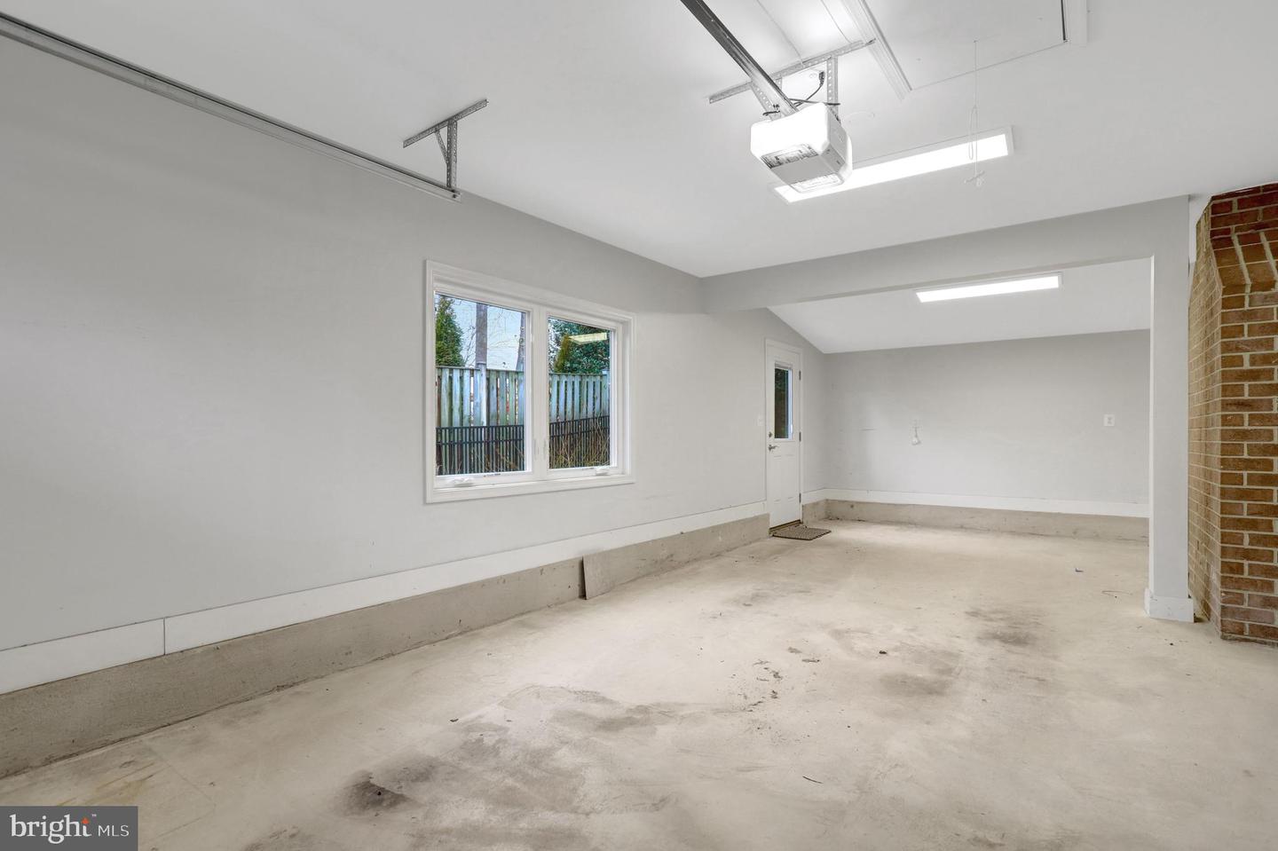 8816 VICTORIA RD, SPRINGFIELD, Virginia 22151, 4 Bedrooms Bedrooms, ,2 BathroomsBathrooms,Residential,For sale,8816 VICTORIA RD,VAFX2292896 MLS # VAFX2292896