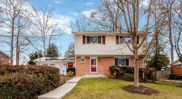 8816 VICTORIA RD, SPRINGFIELD, Virginia 22151, 4 Bedrooms Bedrooms, ,2 BathroomsBathrooms,Residential,For sale,8816 VICTORIA RD,VAFX2292896 MLS # VAFX2292896