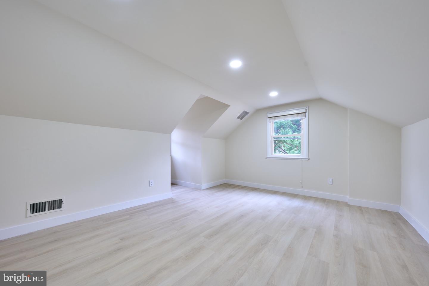 1904 LAMSON PL, MCLEAN, Virginia 22101, 6 Bedrooms Bedrooms, ,3 BathroomsBathrooms,Residential,For sale,1904 LAMSON PL,VAFX2292902 MLS # VAFX2292902 1904 LAMSON PL, MCLEAN, Virginia 22101, 6 Bedrooms Bedrooms, ,3 BathroomsBathrooms,Residential,For sale,1904 LAMSON PL,VAFX2292902 MLS # VAFX2292902