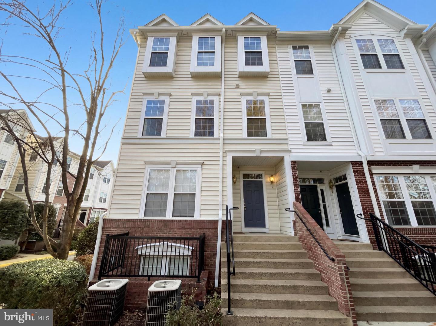 4177-B LOCHLEVEN TRL #1501B, FAIRFAX, Virginia 22030, 3 Bedrooms Bedrooms, ,2 BathroomsBathrooms,Residential,For sale,4177-B LOCHLEVEN TRL #1501B,VAFX2292906 MLS # VAFX2292906