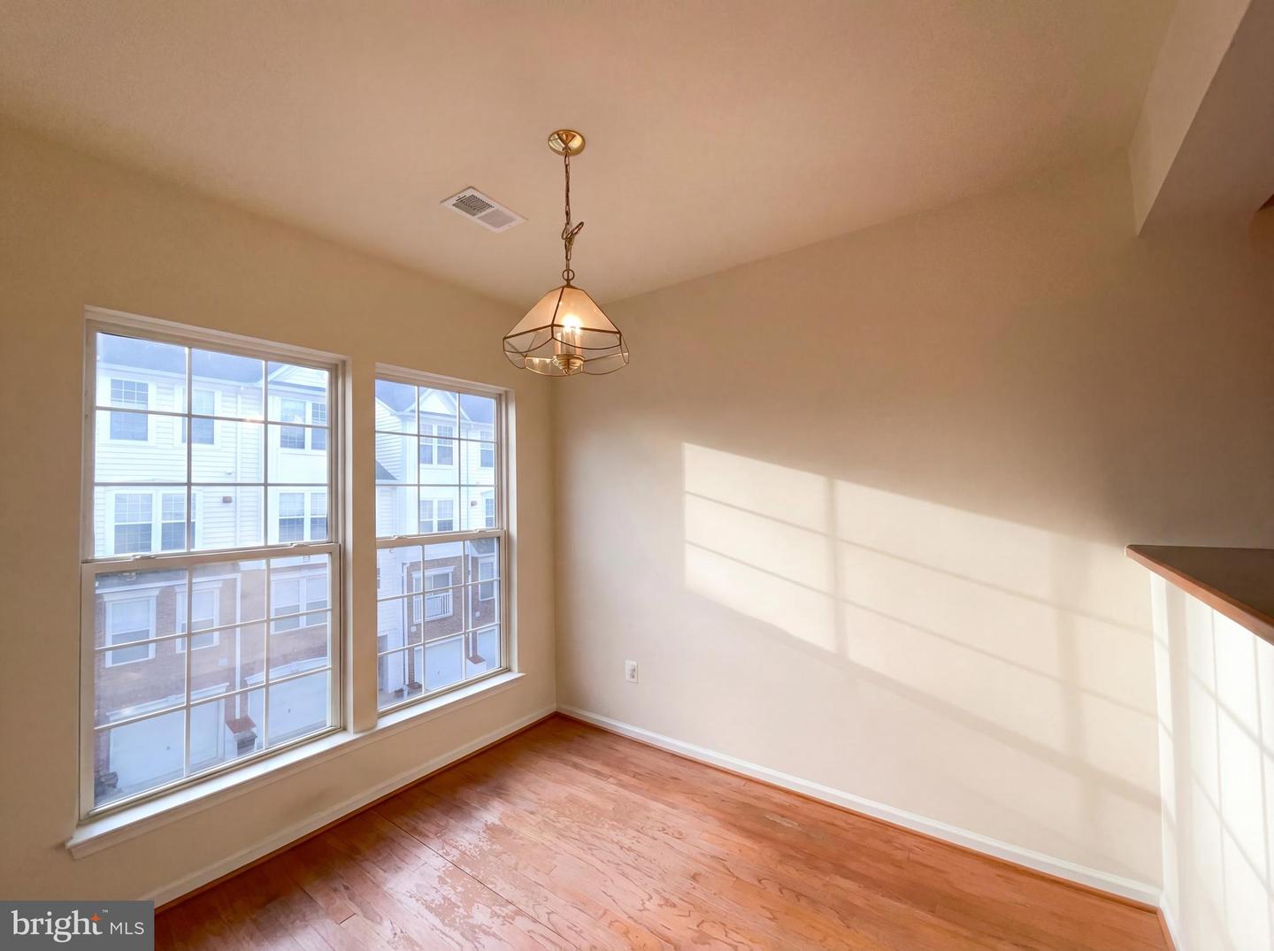 4177-B LOCHLEVEN TRL #1501B, FAIRFAX, Virginia 22030, 3 Bedrooms Bedrooms, ,2 BathroomsBathrooms,Residential,For sale,4177-B LOCHLEVEN TRL #1501B,VAFX2292906 MLS # VAFX2292906