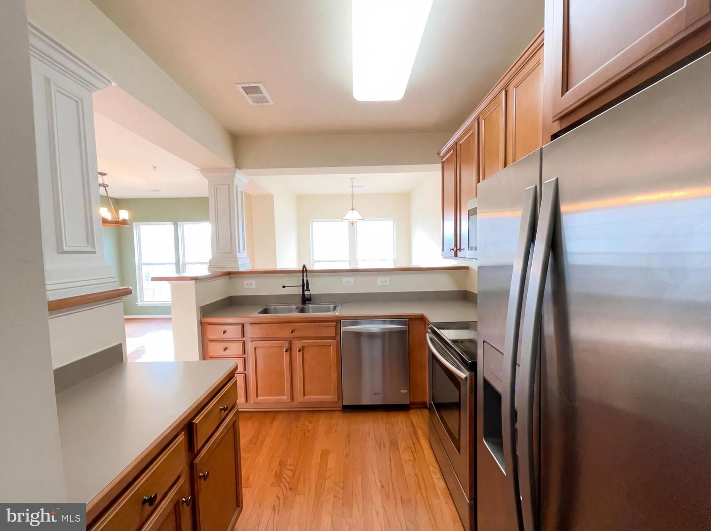 4177-B LOCHLEVEN TRL #1501B, FAIRFAX, Virginia 22030, 3 Bedrooms Bedrooms, ,2 BathroomsBathrooms,Residential,For sale,4177-B LOCHLEVEN TRL #1501B,VAFX2292906 MLS # VAFX2292906