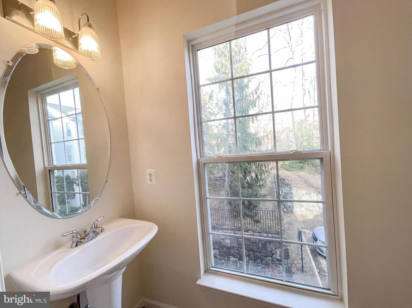 4177-B LOCHLEVEN TRL #1501B, FAIRFAX, Virginia 22030, 3 Bedrooms Bedrooms, ,2 BathroomsBathrooms,Residential,For sale,4177-B LOCHLEVEN TRL #1501B,VAFX2292906 MLS # VAFX2292906