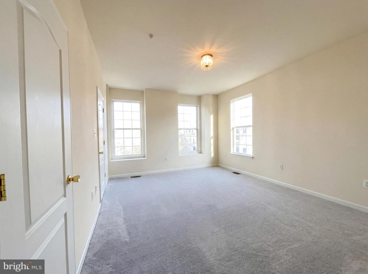 4177-B LOCHLEVEN TRL #1501B, FAIRFAX, Virginia 22030, 3 Bedrooms Bedrooms, ,2 BathroomsBathrooms,Residential,For sale,4177-B LOCHLEVEN TRL #1501B,VAFX2292906 MLS # VAFX2292906