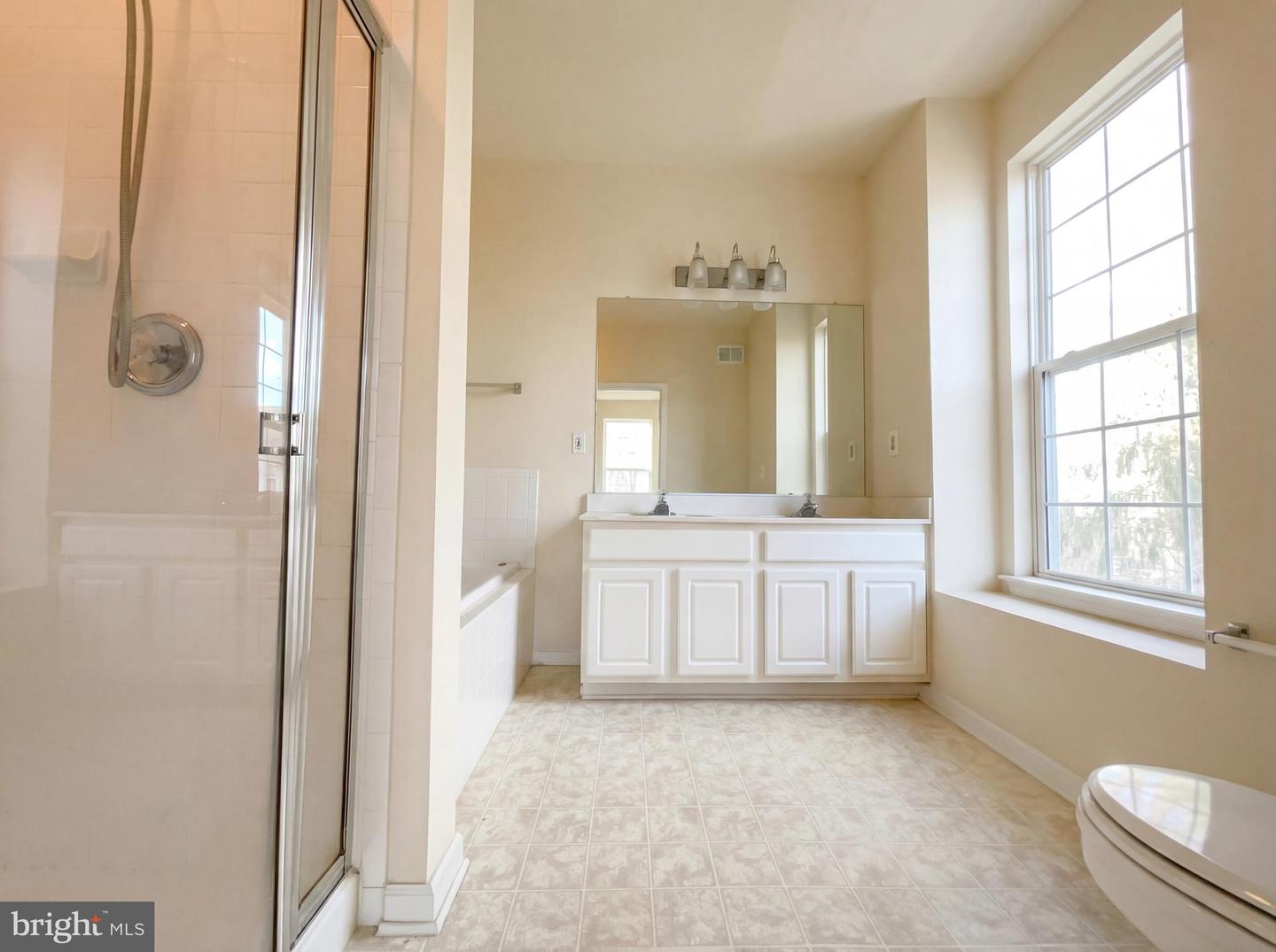 4177-B LOCHLEVEN TRL #1501B, FAIRFAX, Virginia 22030, 3 Bedrooms Bedrooms, ,2 BathroomsBathrooms,Residential,For sale,4177-B LOCHLEVEN TRL #1501B,VAFX2292906 MLS # VAFX2292906