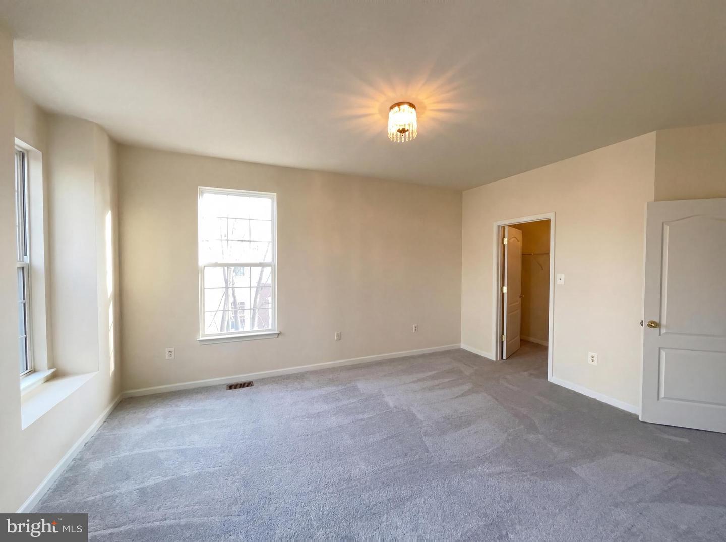 4177-B LOCHLEVEN TRL #1501B, FAIRFAX, Virginia 22030, 3 Bedrooms Bedrooms, ,2 BathroomsBathrooms,Residential,For sale,4177-B LOCHLEVEN TRL #1501B,VAFX2292906 MLS # VAFX2292906