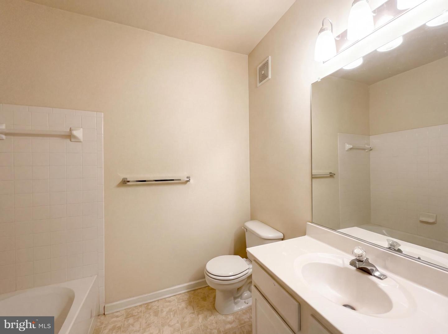 4177-B LOCHLEVEN TRL #1501B, FAIRFAX, Virginia 22030, 3 Bedrooms Bedrooms, ,2 BathroomsBathrooms,Residential,For sale,4177-B LOCHLEVEN TRL #1501B,VAFX2292906 MLS # VAFX2292906