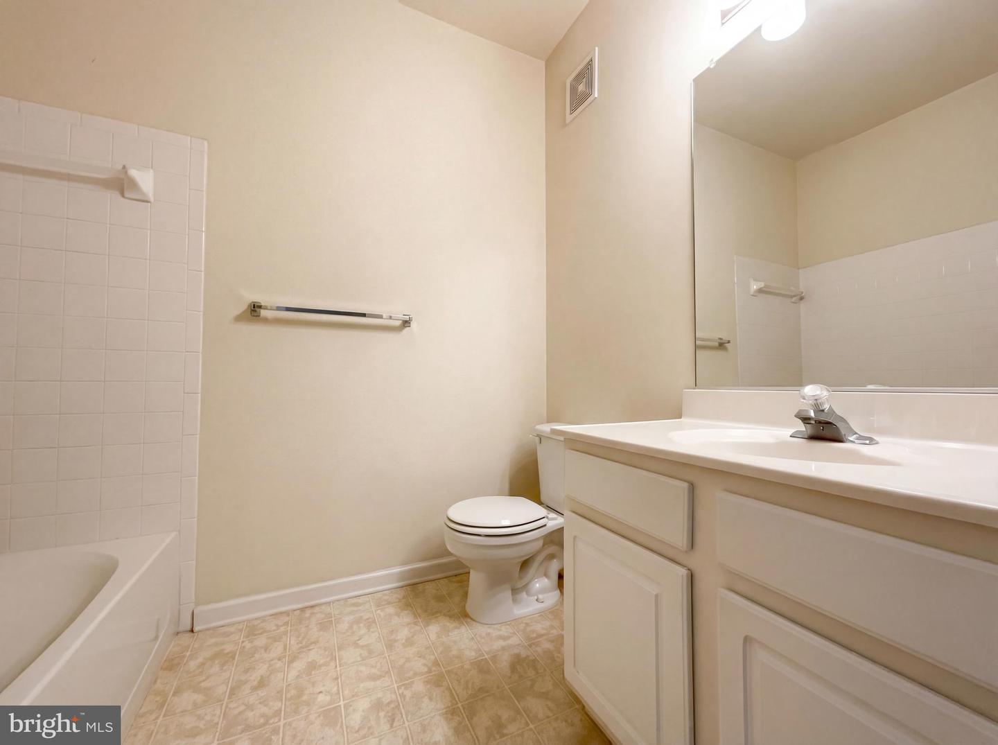 4177-B LOCHLEVEN TRL #1501B, FAIRFAX, Virginia 22030, 3 Bedrooms Bedrooms, ,2 BathroomsBathrooms,Residential,For sale,4177-B LOCHLEVEN TRL #1501B,VAFX2292906 MLS # VAFX2292906