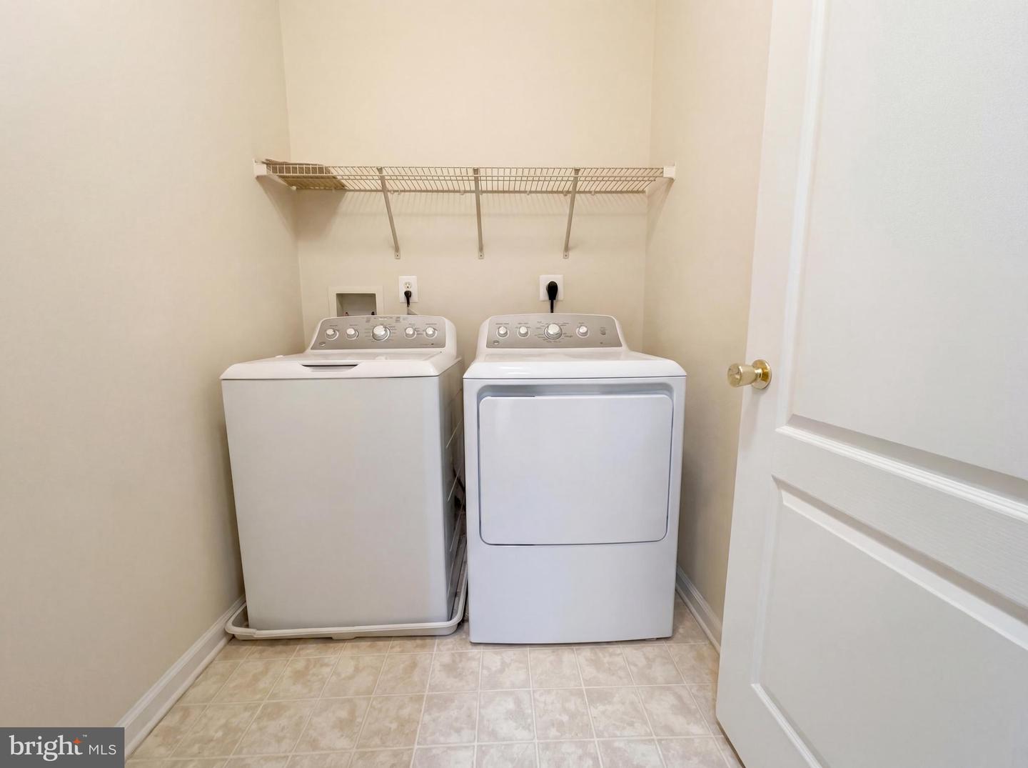 4177-B LOCHLEVEN TRL #1501B, FAIRFAX, Virginia 22030, 3 Bedrooms Bedrooms, ,2 BathroomsBathrooms,Residential,For sale,4177-B LOCHLEVEN TRL #1501B,VAFX2292906 MLS # VAFX2292906