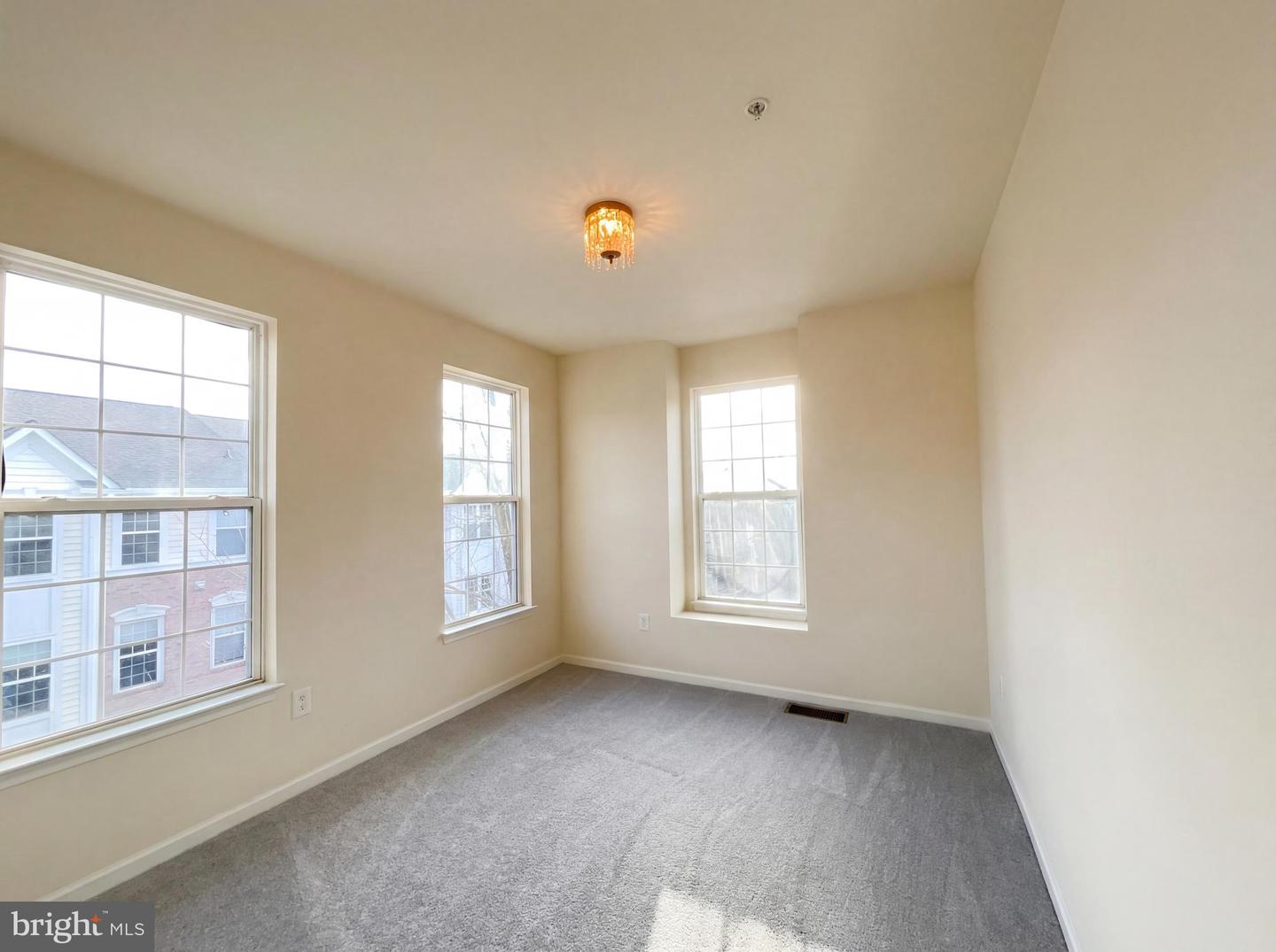 4177-B LOCHLEVEN TRL #1501B, FAIRFAX, Virginia 22030, 3 Bedrooms Bedrooms, ,2 BathroomsBathrooms,Residential,For sale,4177-B LOCHLEVEN TRL #1501B,VAFX2292906 MLS # VAFX2292906