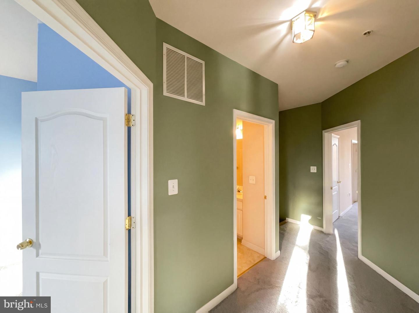 4177-B LOCHLEVEN TRL #1501B, FAIRFAX, Virginia 22030, 3 Bedrooms Bedrooms, ,2 BathroomsBathrooms,Residential,For sale,4177-B LOCHLEVEN TRL #1501B,VAFX2292906 MLS # VAFX2292906