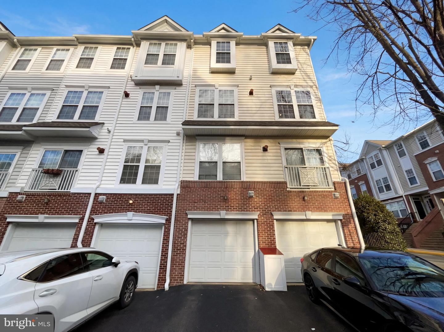 4177-B LOCHLEVEN TRL #1501B, FAIRFAX, Virginia 22030, 3 Bedrooms Bedrooms, ,2 BathroomsBathrooms,Residential,For sale,4177-B LOCHLEVEN TRL #1501B,VAFX2292906 MLS # VAFX2292906