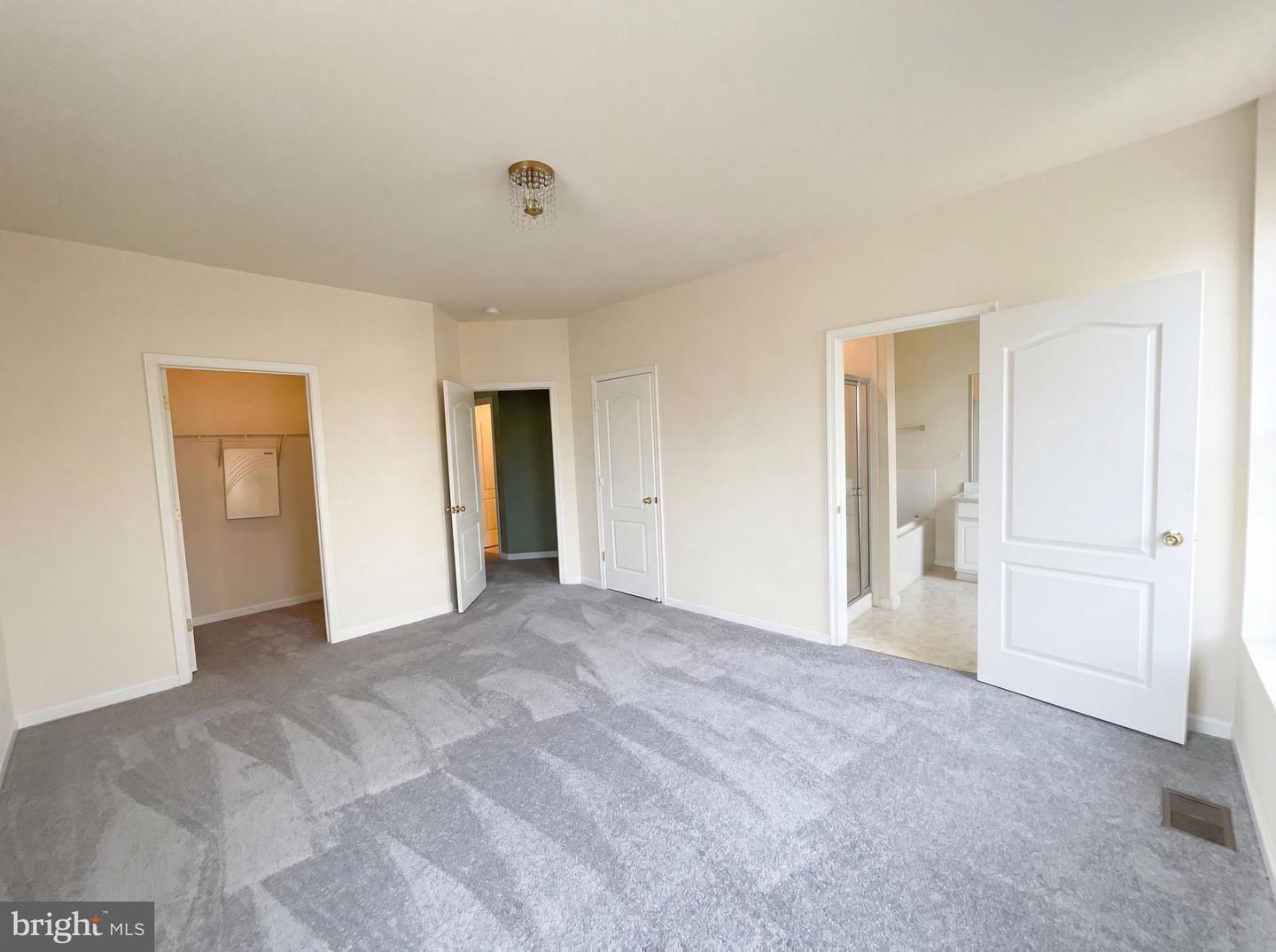 4177-B LOCHLEVEN TRL #1501B, FAIRFAX, Virginia 22030, 3 Bedrooms Bedrooms, ,2 BathroomsBathrooms,Residential,For sale,4177-B LOCHLEVEN TRL #1501B,VAFX2292906 MLS # VAFX2292906