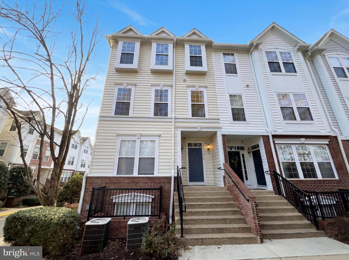 4177-B LOCHLEVEN TRL #1501B, FAIRFAX, Virginia 22030, 3 Bedrooms Bedrooms, ,2 BathroomsBathrooms,Residential,For sale,4177-B LOCHLEVEN TRL #1501B,VAFX2292906 MLS # VAFX2292906