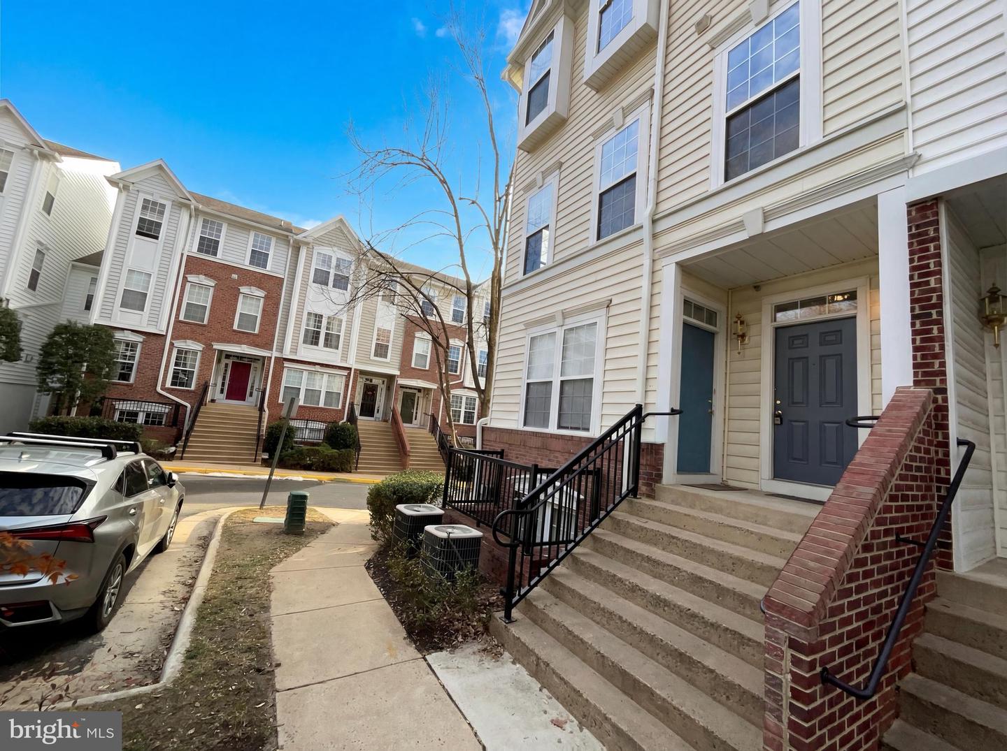 4177-B LOCHLEVEN TRL #1501B, FAIRFAX, Virginia 22030, 3 Bedrooms Bedrooms, ,2 BathroomsBathrooms,Residential,For sale,4177-B LOCHLEVEN TRL #1501B,VAFX2292906 MLS # VAFX2292906