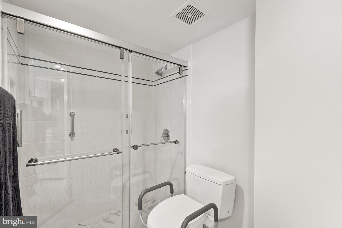 5904 MOUNT EAGLE DR #201, ALEXANDRIA, Virginia 22303, 2 Bedrooms Bedrooms, 8 Rooms Rooms,2 BathroomsBathrooms,Residential,For sale,5904 MOUNT EAGLE DR #201,VAFX2292932 MLS # VAFX2292932