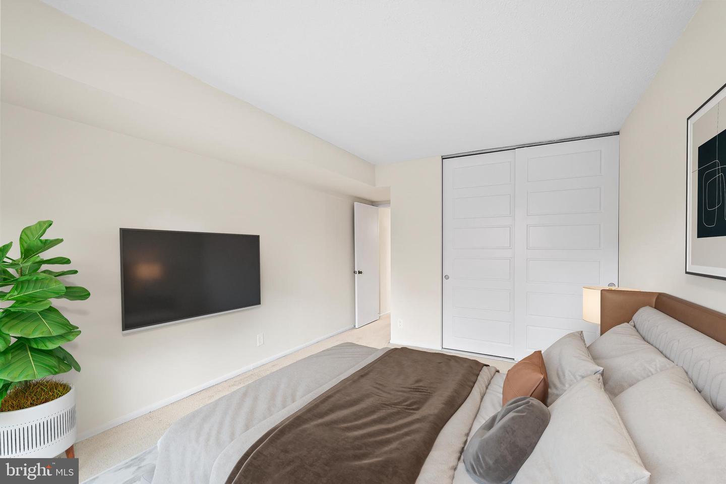 5904 MOUNT EAGLE DR #201, ALEXANDRIA, Virginia 22303, 2 Bedrooms Bedrooms, 8 Rooms Rooms,2 BathroomsBathrooms,Residential,For sale,5904 MOUNT EAGLE DR #201,VAFX2292932 MLS # VAFX2292932