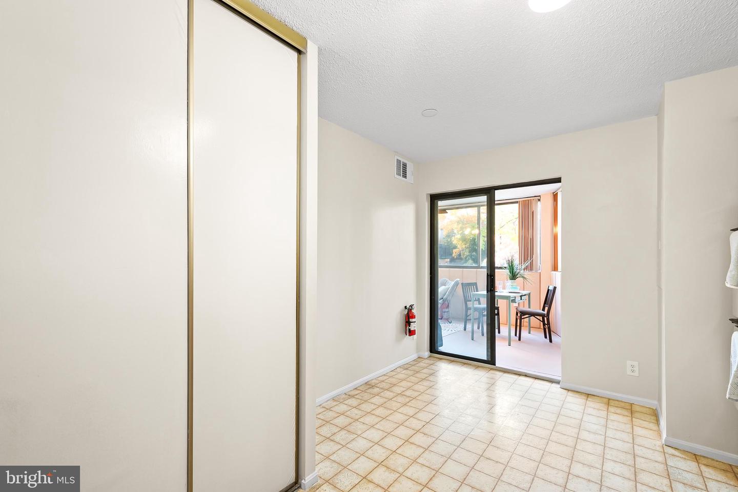 5904 MOUNT EAGLE DR #201, ALEXANDRIA, Virginia 22303, 2 Bedrooms Bedrooms, 8 Rooms Rooms,2 BathroomsBathrooms,Residential,For sale,5904 MOUNT EAGLE DR #201,VAFX2292932 MLS # VAFX2292932