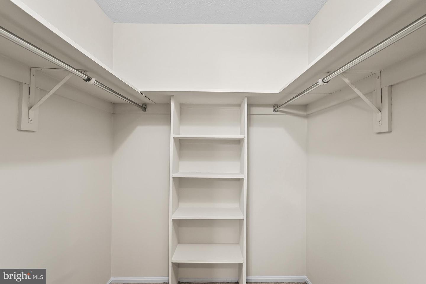 5904 MOUNT EAGLE DR #201, ALEXANDRIA, Virginia 22303, 2 Bedrooms Bedrooms, 8 Rooms Rooms,2 BathroomsBathrooms,Residential,For sale,5904 MOUNT EAGLE DR #201,VAFX2292932 MLS # VAFX2292932