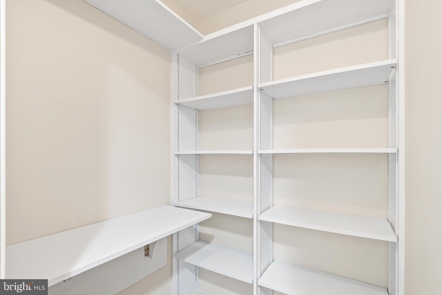 5904 MOUNT EAGLE DR #201, ALEXANDRIA, Virginia 22303, 2 Bedrooms Bedrooms, 8 Rooms Rooms,2 BathroomsBathrooms,Residential,For sale,5904 MOUNT EAGLE DR #201,VAFX2292932 MLS # VAFX2292932