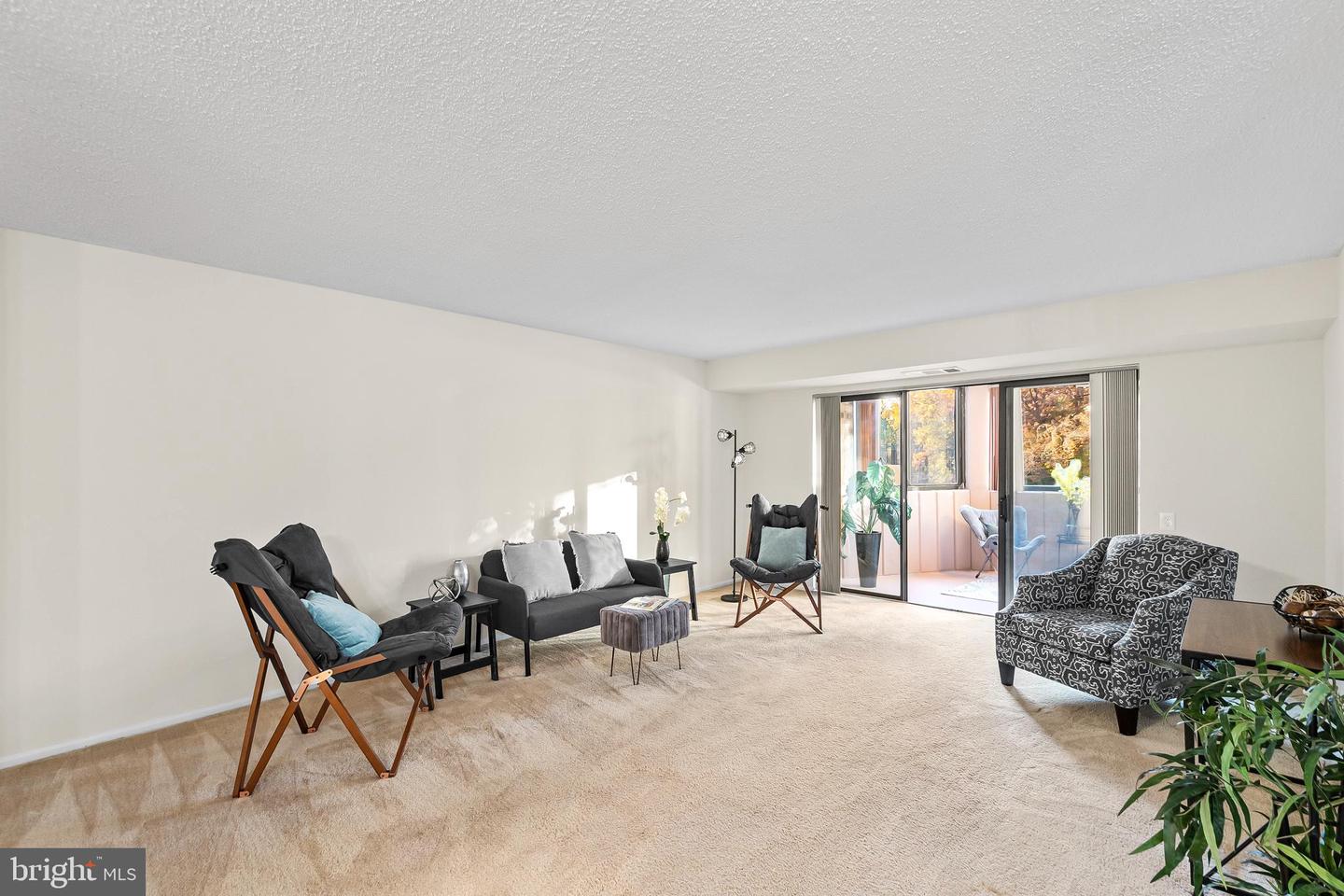 5904 MOUNT EAGLE DR #201, ALEXANDRIA, Virginia 22303, 2 Bedrooms Bedrooms, 8 Rooms Rooms,2 BathroomsBathrooms,Residential,For sale,5904 MOUNT EAGLE DR #201,VAFX2292932 MLS # VAFX2292932