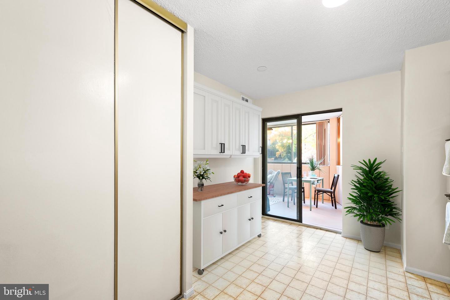 5904 MOUNT EAGLE DR #201, ALEXANDRIA, Virginia 22303, 2 Bedrooms Bedrooms, 8 Rooms Rooms,2 BathroomsBathrooms,Residential,For sale,5904 MOUNT EAGLE DR #201,VAFX2292932 MLS # VAFX2292932