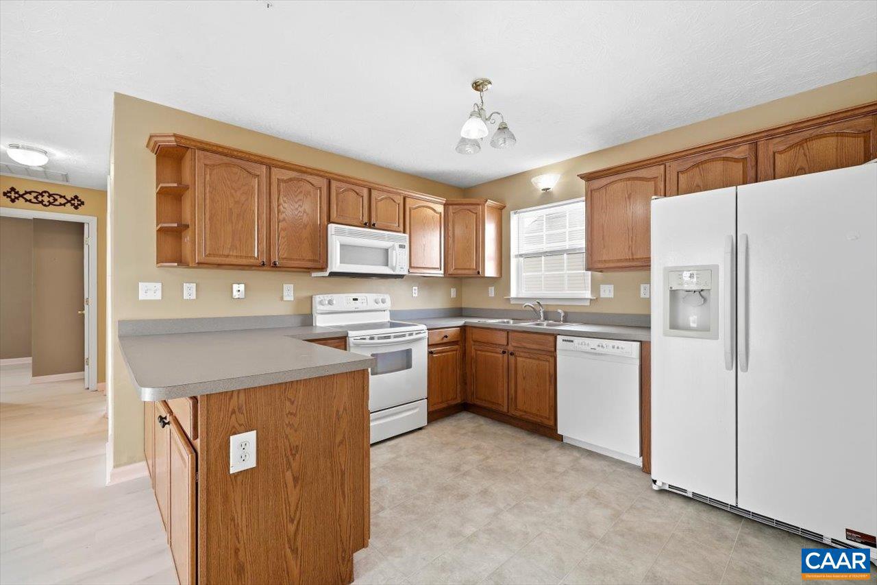 212 INGLECRESS RD, WAYNESBORO, Virginia 22980, 3 Bedrooms Bedrooms, ,2 BathroomsBathrooms,Residential,For sale,212 INGLECRESS RD,673714 MLS # 673714