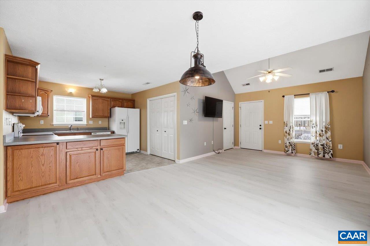 212 INGLECRESS RD, WAYNESBORO, Virginia 22980, 3 Bedrooms Bedrooms, ,2 BathroomsBathrooms,Residential,For sale,212 INGLECRESS RD,673714 MLS # 673714