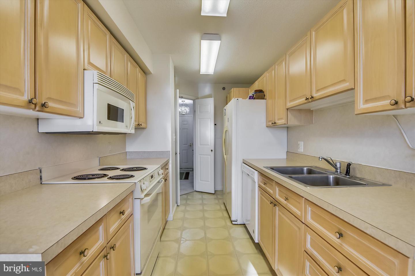 19385 CYPRESS RIDGE TER #920, LEESBURG, Virginia 20176, 3 Bedrooms Bedrooms, 9 Rooms Rooms,2 BathroomsBathrooms,Residential,For sale,19385 CYPRESS RIDGE TER #920,VALO2107774 MLS # VALO2107774