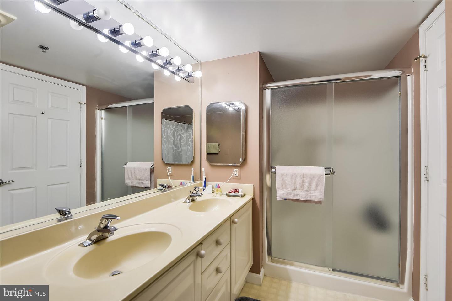 19385 CYPRESS RIDGE TER #920, LEESBURG, Virginia 20176, 3 Bedrooms Bedrooms, 9 Rooms Rooms,2 BathroomsBathrooms,Residential,For sale,19385 CYPRESS RIDGE TER #920,VALO2107774 MLS # VALO2107774