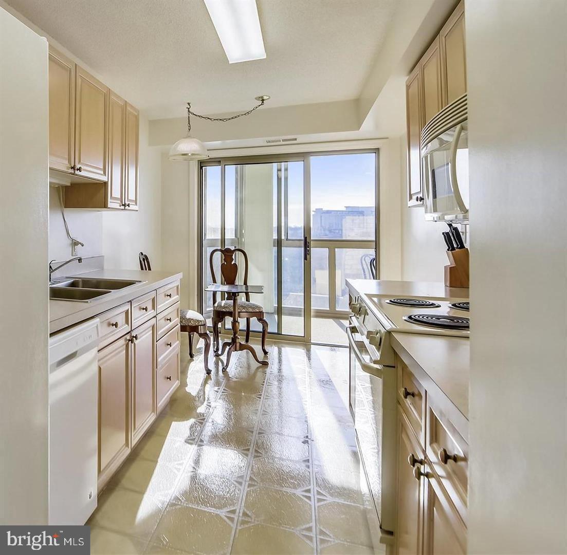 19385 CYPRESS RIDGE TER #920, LEESBURG, Virginia 20176, 3 Bedrooms Bedrooms, 9 Rooms Rooms,2 BathroomsBathrooms,Residential,For sale,19385 CYPRESS RIDGE TER #920,VALO2107774 MLS # VALO2107774