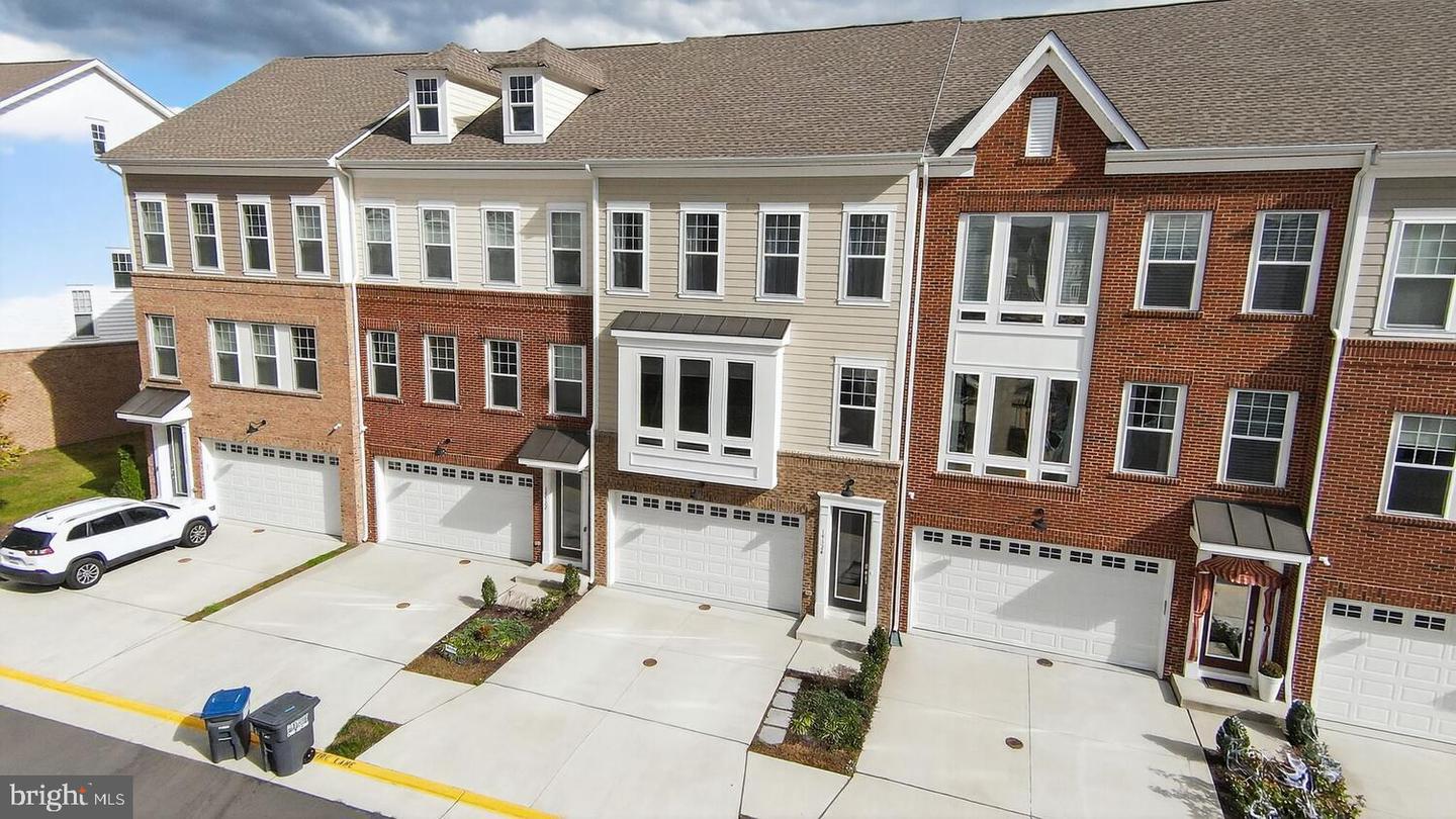 19324 BROOKWATER TER, LEESBURG, Virginia 20175, 4 Bedrooms Bedrooms, 8 Rooms Rooms,3 BathroomsBathrooms,Residential,For sale,19324 BROOKWATER TER,VALO2110016 MLS # VALO2110016