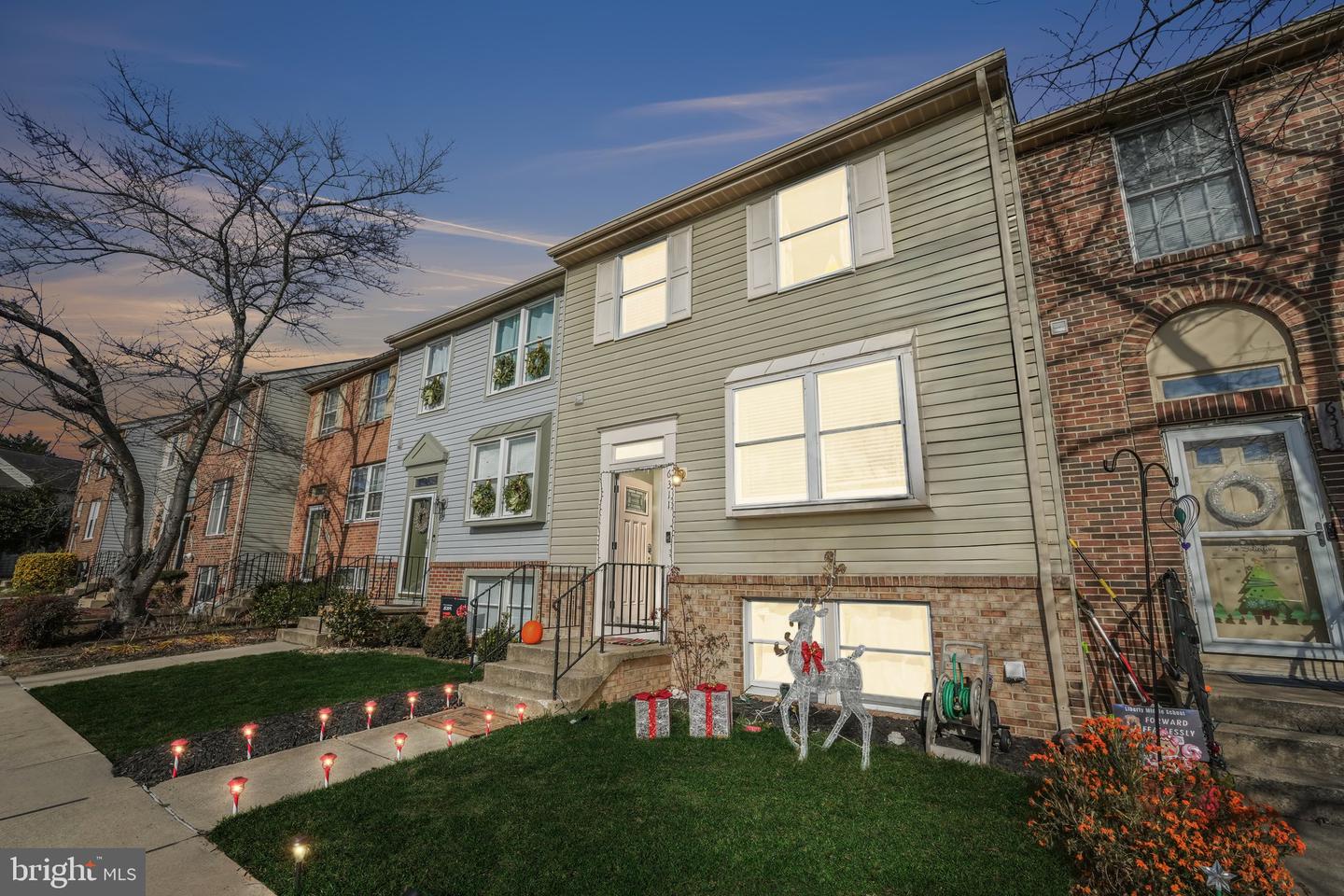 6311 BETSY ROSS CT, CENTREVILLE, Virginia 20121, 3 Bedrooms Bedrooms, ,2 BathroomsBathrooms,Residential,For sale,6311 BETSY ROSS CT,VAFX2279086 MLS # VAFX2279086