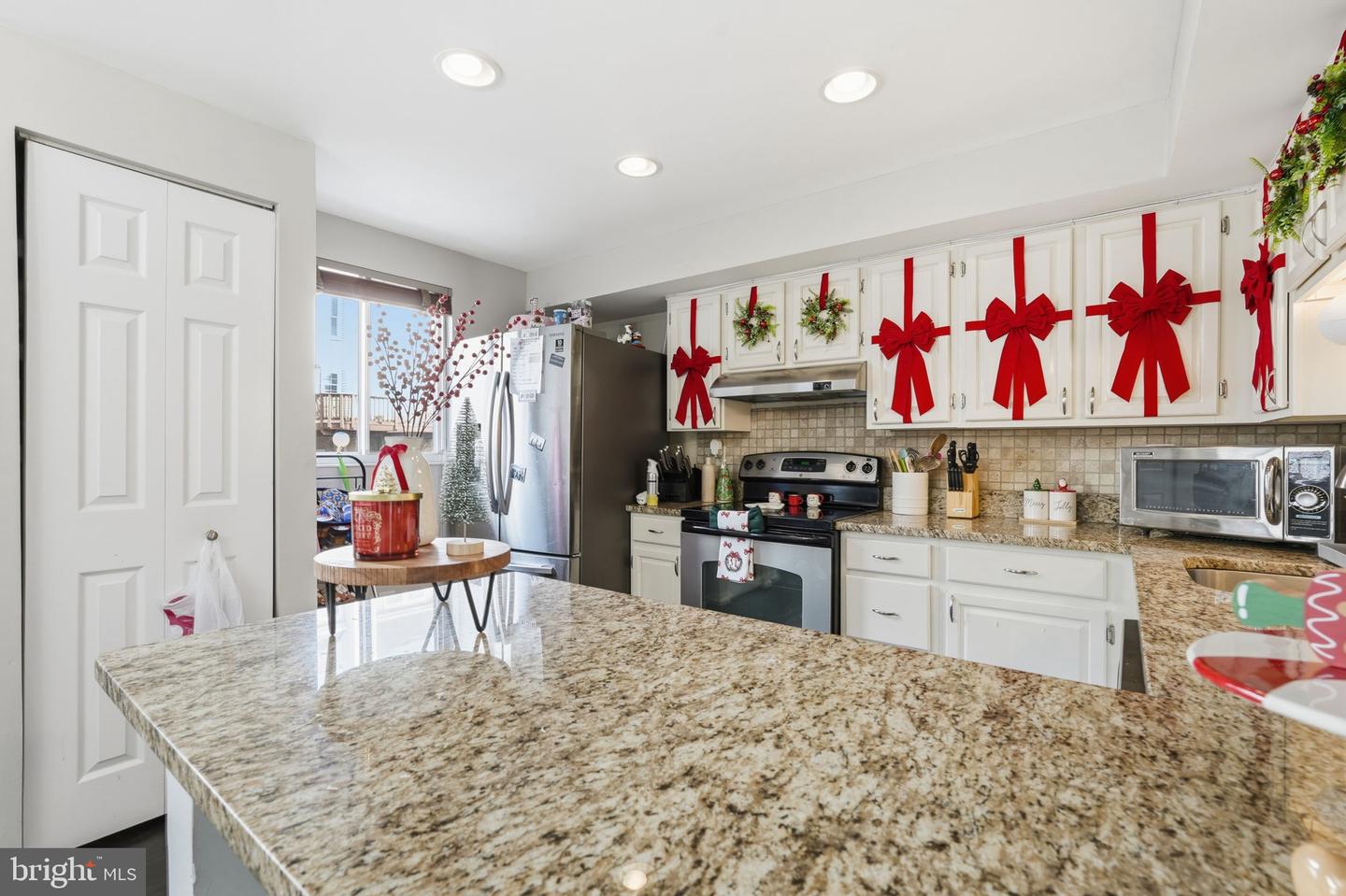 6311 BETSY ROSS CT, CENTREVILLE, Virginia 20121, 3 Bedrooms Bedrooms, ,2 BathroomsBathrooms,Residential,For sale,6311 BETSY ROSS CT,VAFX2279086 MLS # VAFX2279086