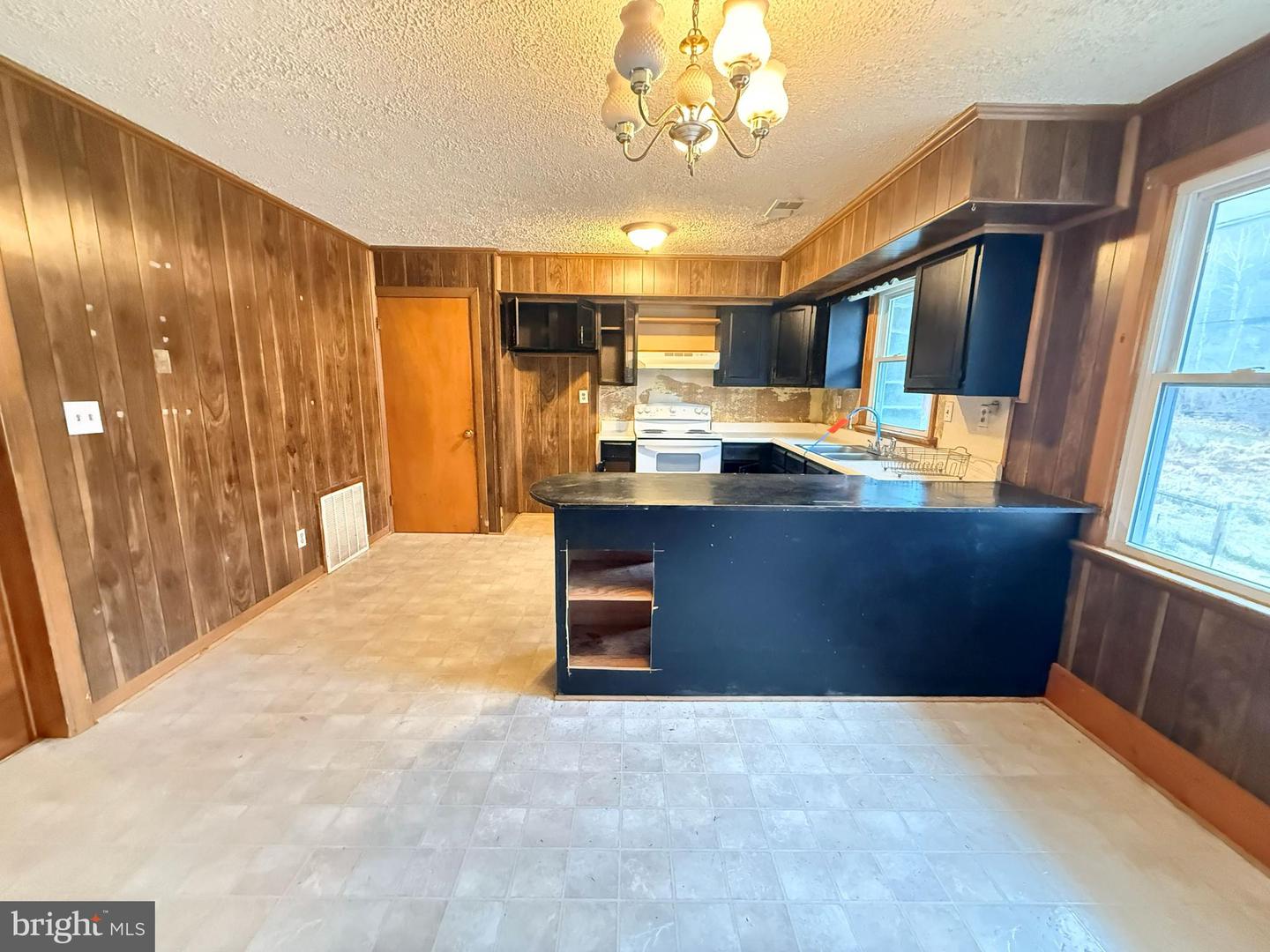 82 BROAD RUN RD, BENTONVILLE, Virginia 22610, 3 Bedrooms Bedrooms, ,2 BathroomsBathrooms,Residential,For sale,82 BROAD RUN RD,VAWR2013082 MLS # VAWR2013082