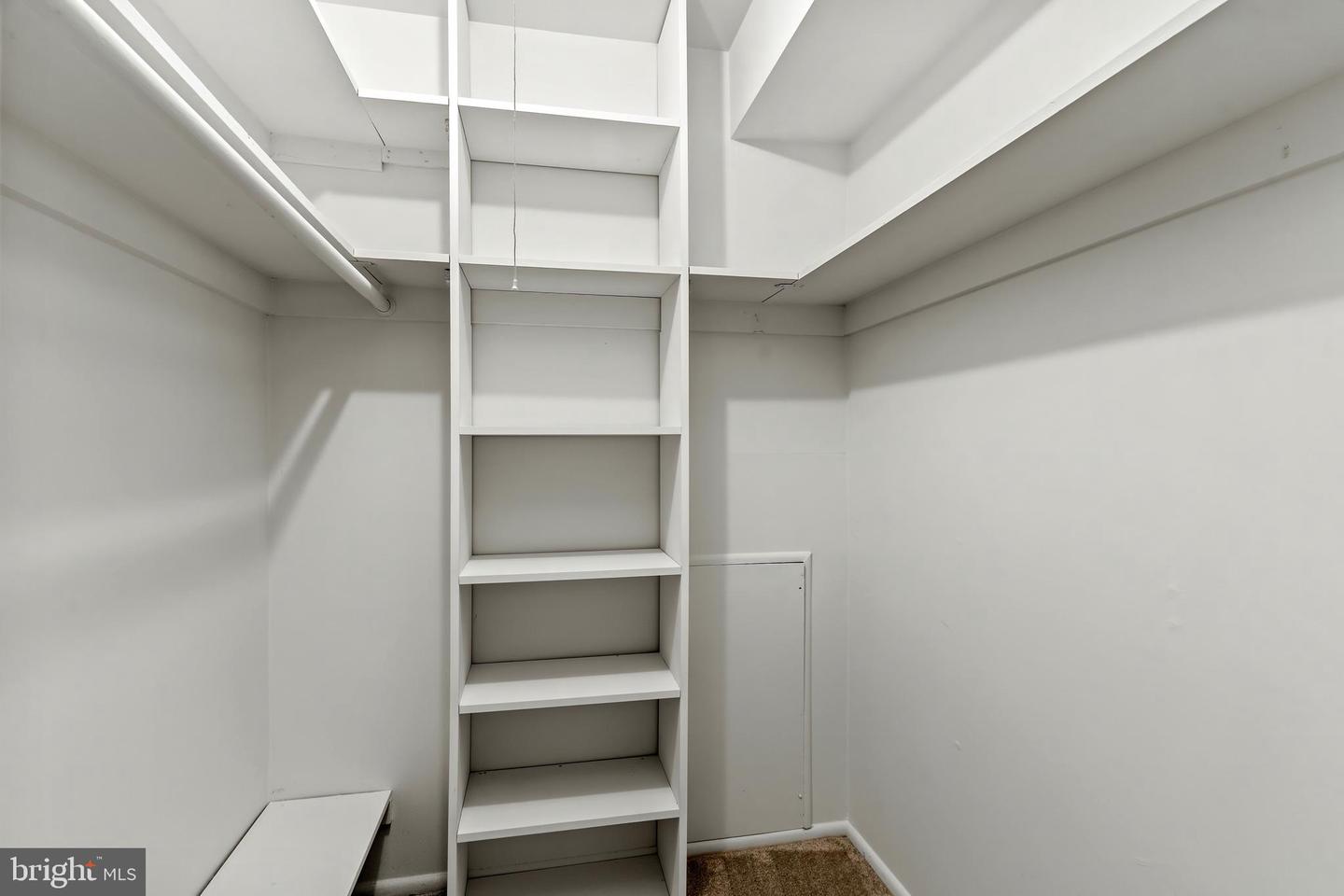 3362 WOODBURN RD #13, ANNANDALE, Virginia 22003, 3 Bedrooms Bedrooms, ,2 BathroomsBathrooms,Residential,For sale,3362 WOODBURN RD #13,VAFX2285204 MLS # VAFX2285204