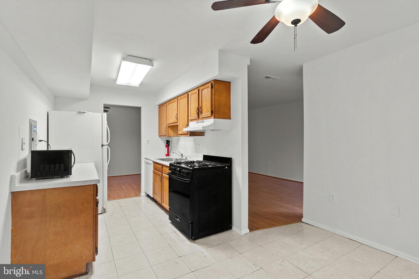 3362 WOODBURN RD #13, ANNANDALE, Virginia 22003, 3 Bedrooms Bedrooms, ,2 BathroomsBathrooms,Residential,For sale,3362 WOODBURN RD #13,VAFX2285204 MLS # VAFX2285204