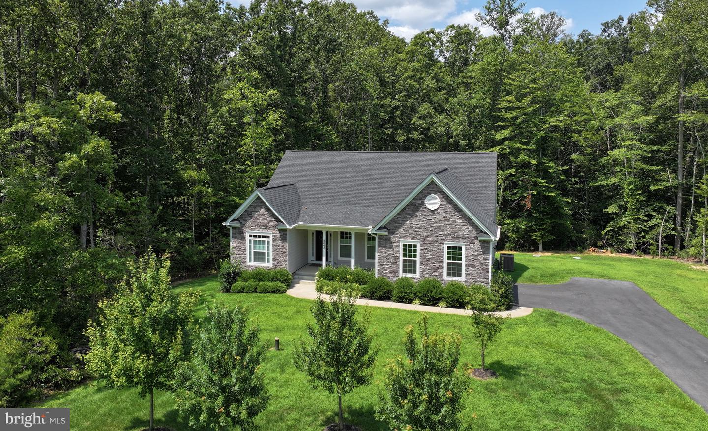 8005 ASHFORD DR, FREDERICKSBURG, Virginia 22407, 4 Bedrooms Bedrooms, 10 Rooms Rooms,3 BathroomsBathrooms,Residential,For sale,8005 ASHFORD DR,VASP2038546 MLS # VASP2038546