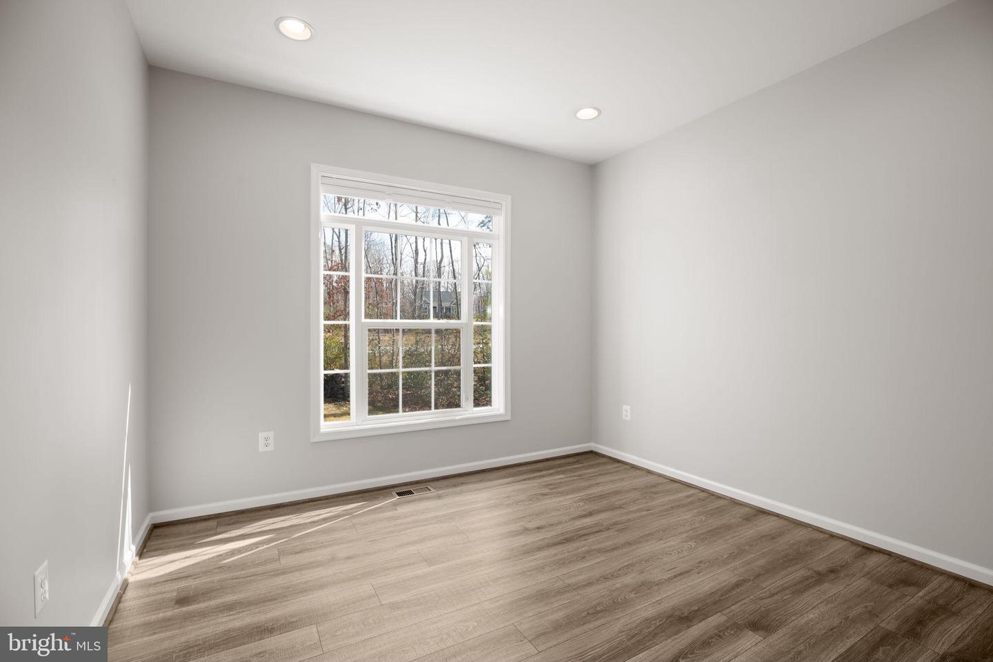 8005 ASHFORD DR, FREDERICKSBURG, Virginia 22407, 4 Bedrooms Bedrooms, 10 Rooms Rooms,3 BathroomsBathrooms,Residential,For sale,8005 ASHFORD DR,VASP2038546 MLS # VASP2038546