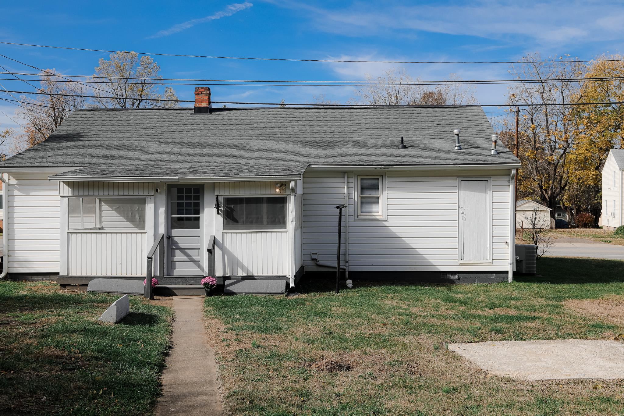 10 BRADLEY LN, WAYNESBORO, Virginia 22980, 2 Bedrooms Bedrooms, ,1 BathroomBathrooms,Residential,10 BRADLEY LN,670783 MLS # 670783