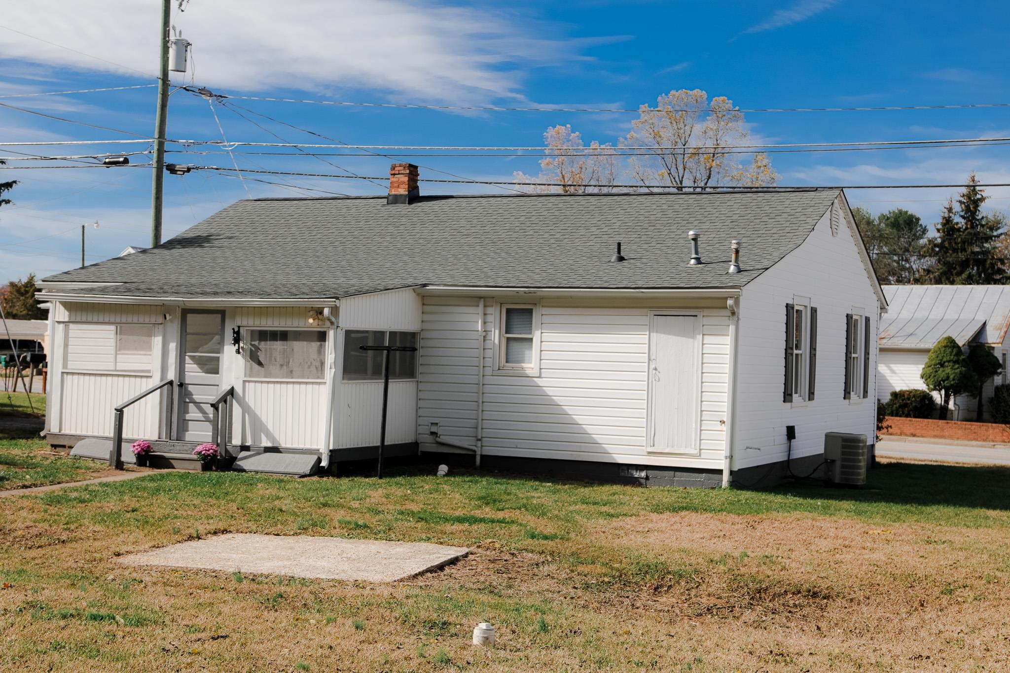 10 BRADLEY LN, WAYNESBORO, Virginia 22980, 2 Bedrooms Bedrooms, ,1 BathroomBathrooms,Residential,10 BRADLEY LN,670783 MLS # 670783